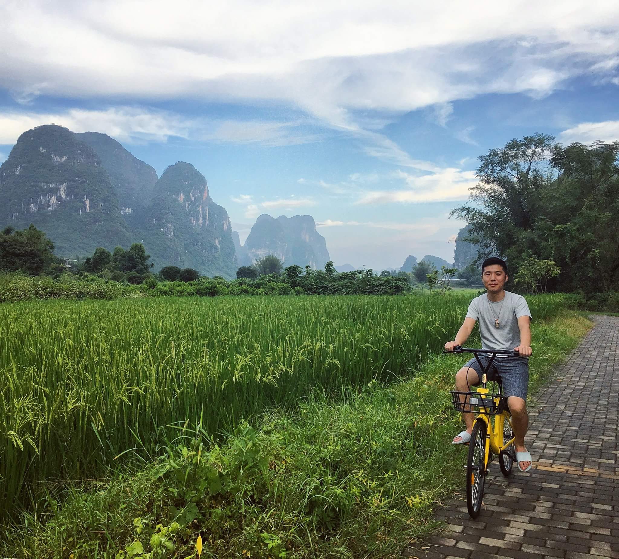 Yangshuo Flusspromenade und Radweg am Yulong Fluss Yangshuo China