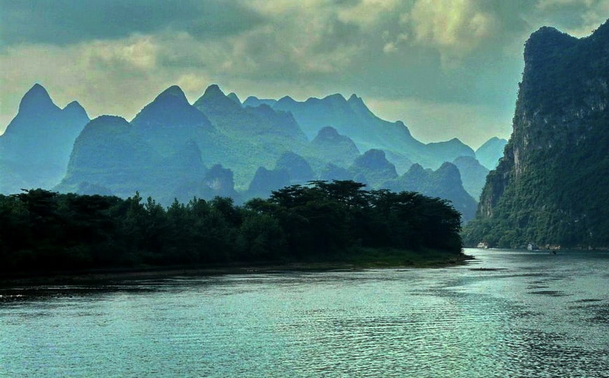 Guilin to Yangshuo - Li River Cruise to Yangshuo Mountain Retreat