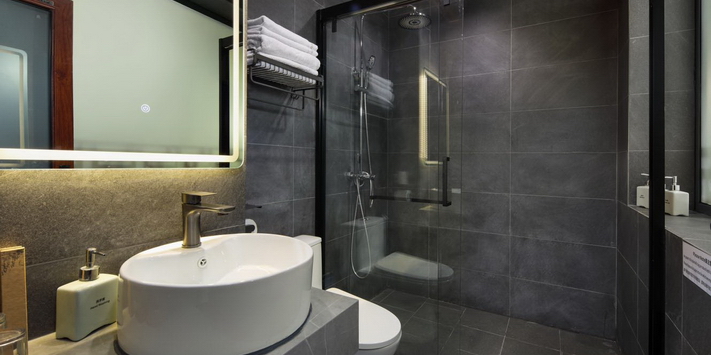 Yangshuo Mountain Retreat family private terrace overlooking the Yulong River.