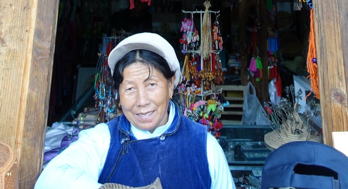shaxi-ancient-town-shopping