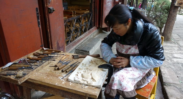 shaxi-ancient-town-shopping