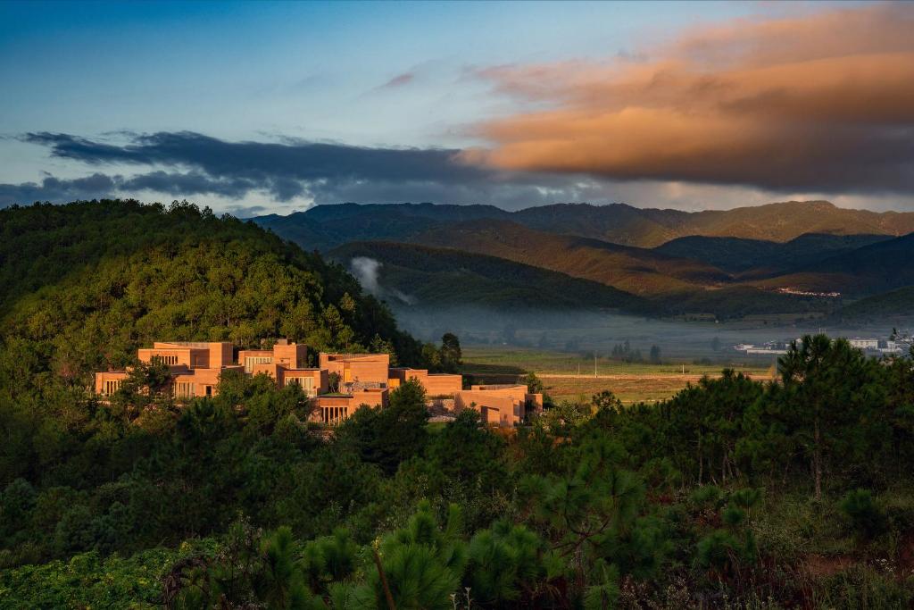 The Linden Centre at Shibaoshan above Shaxi Valley, Yunnan