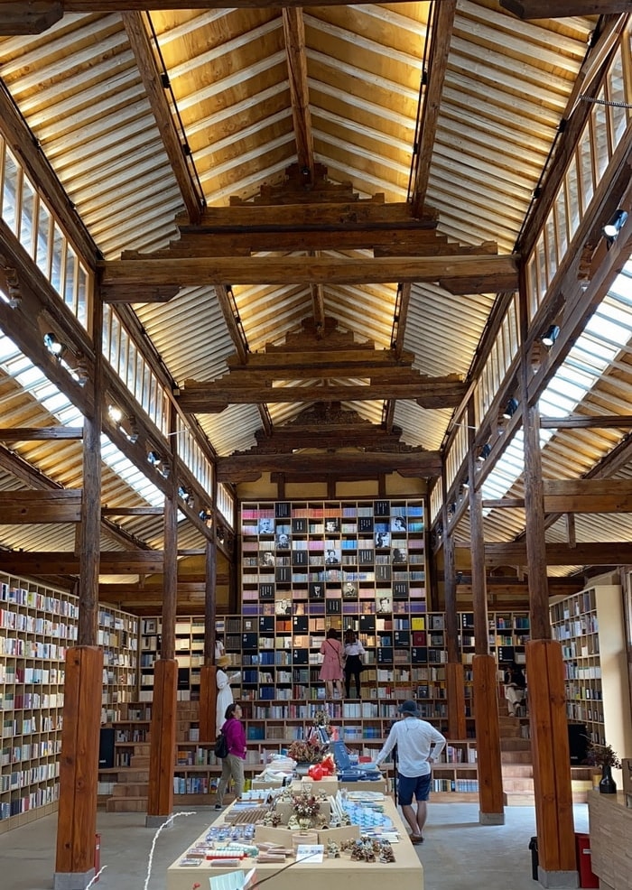 shaxi-bookstore-shaxi-yunnan-china